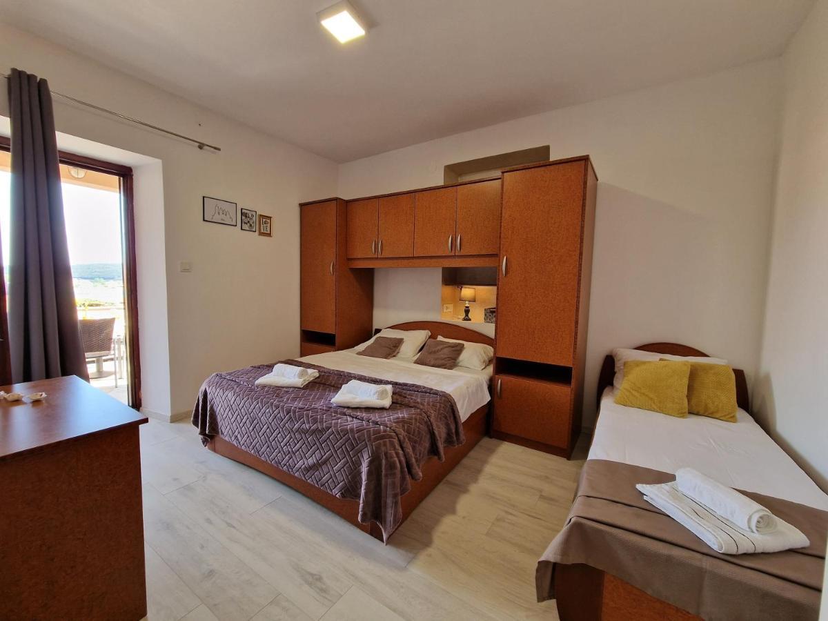 Apartments By The Sea Kampor, Rab - 5037 Buitenkant foto